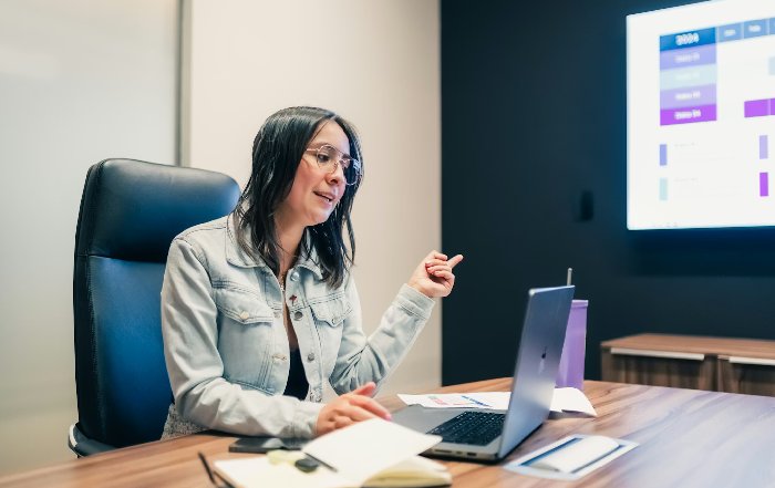 Article Image for Managing Remote Teams Across Time Zones  